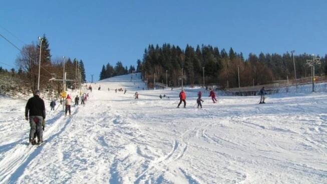 Horníka přimáčkl dopravník, zemřel ve vrtulníku