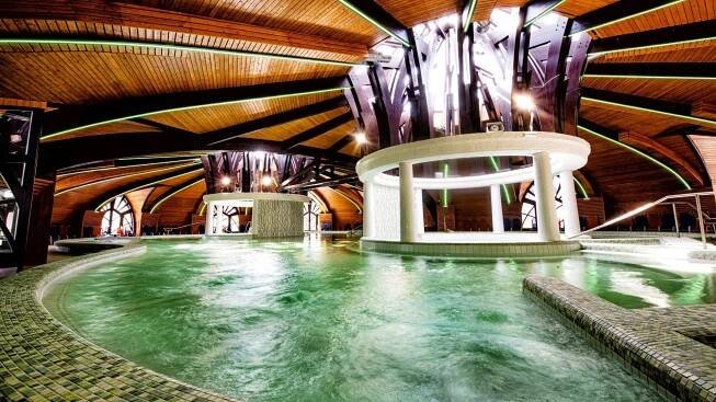 Wellness pobyt s polpenziou oproti kúpeľom s aquaparkom