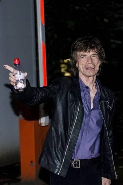 Nemohu uvěřit, že se ještě držíme na nohou, divil se Jagger v Paříži
