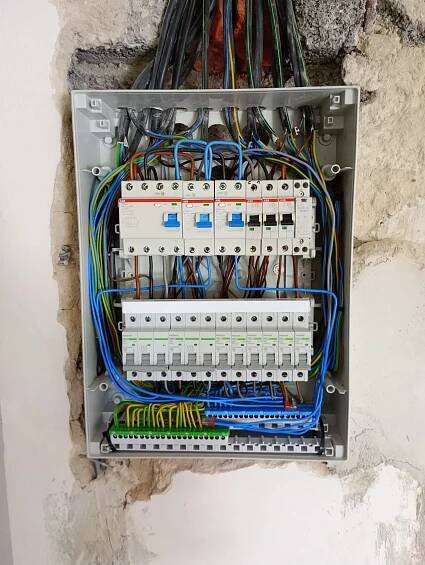 www.elektroinstalace-machac.cz – Elektroinstalace a elektromontáže