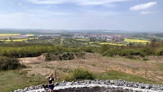 Šlovický vrch s vyhlídkovou mohylou | Rozhledny Dobřany | NaVylet.cz