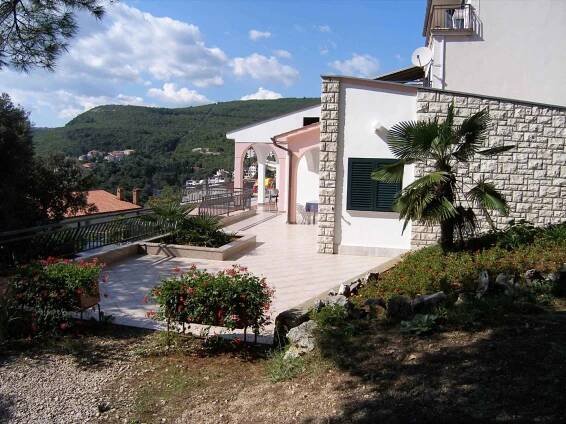 Nespecifikovaný výhled na hory nebo výhled na hory při pohledu z apartmánu