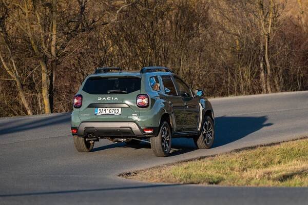 Dacia Duster vs. Jogger: Která je lepší pro rodinu, která je lepší na silnici a která do lesa