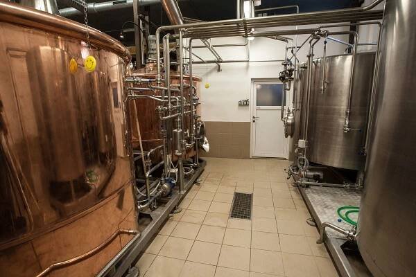 Vaří pivo z neprodejného chleba. Chutná jako český ležák, říkají v pivovaru