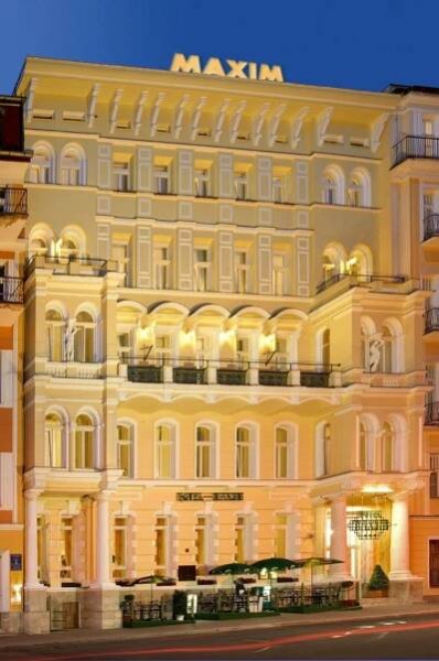 Mariánské Lázně: Relax v Hotelu Maxim **** s bazénem, až 6 léčebnými procedurami, polopenzí a pitnou kúrou
