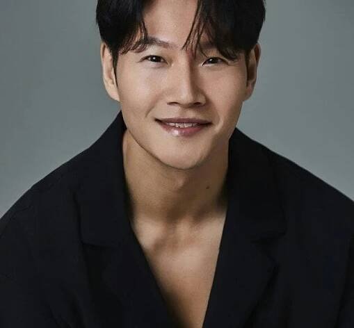 Kim Jong-kook Galaxy Corporation contractman' 'smiling' 'blackshirt' 'portrait' 'studio.