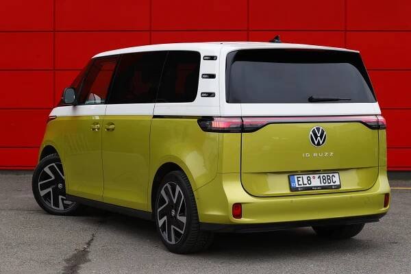 Volkswagen láká na ID. Buzz GTX, dodávku s výkonem 340 koní představí brzy