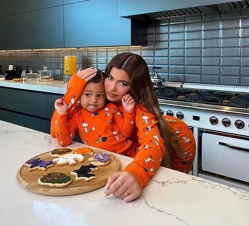 Celebrity Mother-Daughter Look Alikes With Twinning Style: Pics