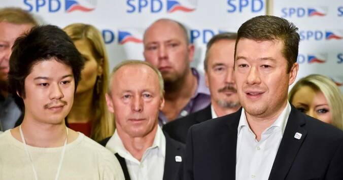 Okamurův syn se distancuje od otcova hnutí: Na oslavách jsem byl z povinnosti