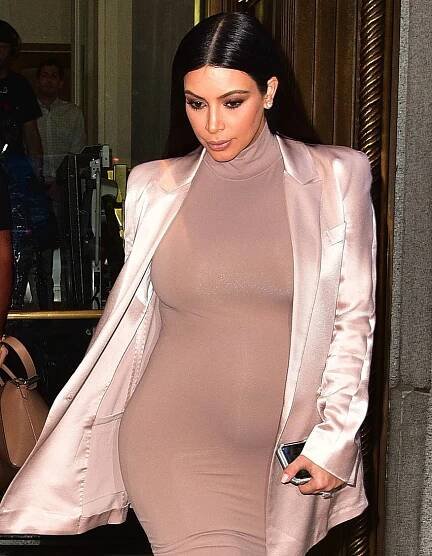 Who else dresses like you: Kim Kardashian