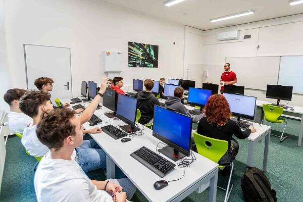 Gymnázium a Obchodní akademie, 6. listopadu 2024, Orlová-Lutyně.