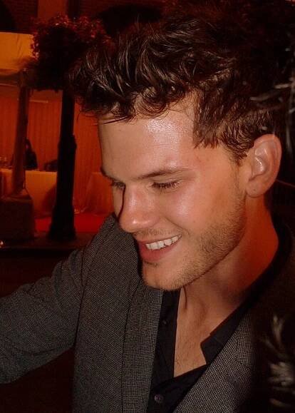 Jeremy Irvine - Wikipedia