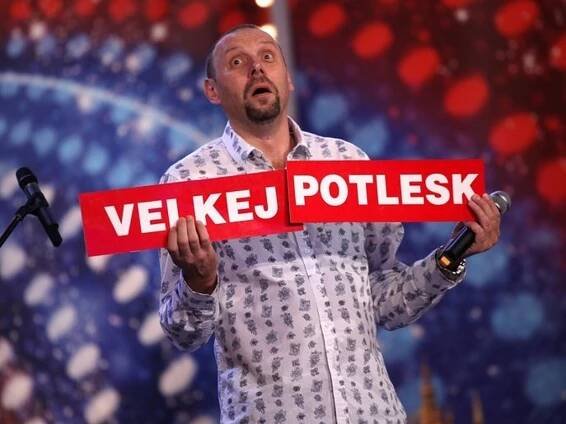 Pražské demonstrace se zúčastnil i bavič Knor. Chci žít, ne přežívat, uvedl