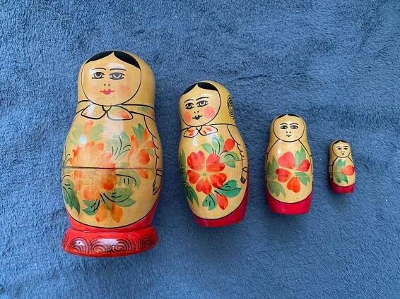 RETRO ruská hračka Matrjoška - Babuška 4ks 14cm - Starožitnosti a umění