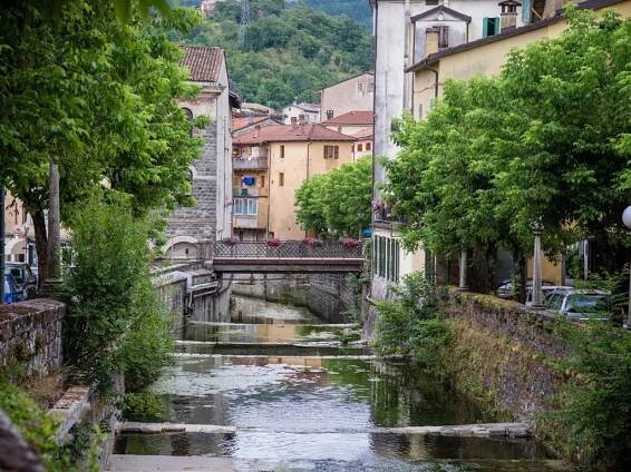 Helvetia - Un Viaggio nei Sensi che Celebra l'Amore in ogni Dettaglio 6