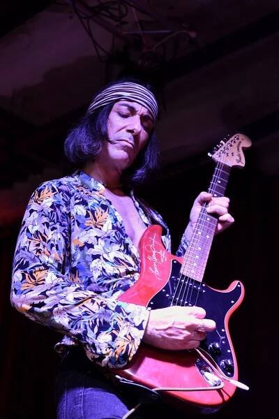 Foto: Leon Hendrix & Fulvio Feliçiano Band, Bounty Rock Cafe, Olomouc, 11. 5. 2023