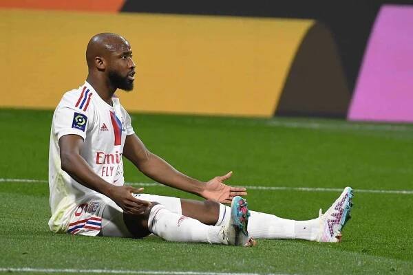 Francouzský útočník Moussa Dembélé si zahrál i za Lyon.