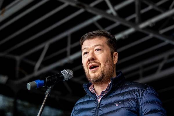 VIDEO: Ostravou znělo: Pryč s vládou! Rozhovor s Okamurou, atmosféra akce