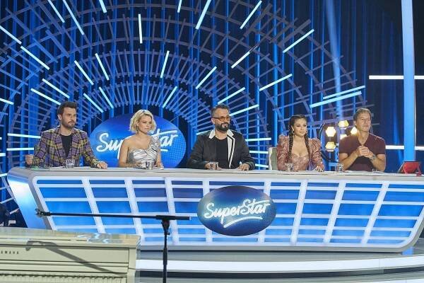 Už toho viděli spoustu, výkon mladé zpěvačky však porotu SuperStar dostal: Poslechněte si proč