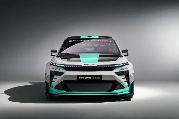 Škoda představuje závodní enyaq s novou tváří