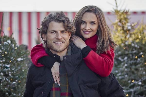 Travis Van Winkle, Rachael Leigh Cook - 'Tis the Season to be Merry - Promo