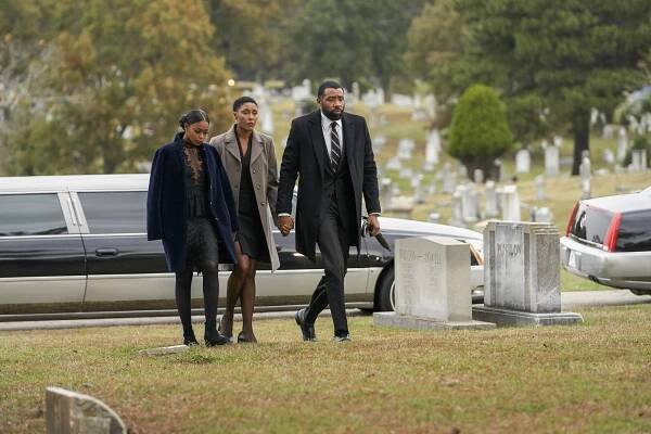Black Lightning - Kniha tajemství: 2. kapitola: Spravedliví i nespravedliví - Z filmu - Nafessa Williams, Christine Adams, Cress Williams