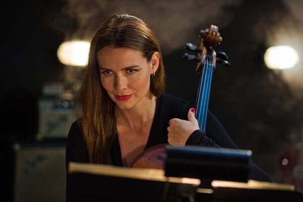 Mozart in the Jungle - Silent Symphony - Z filmu - Saffron Burrows