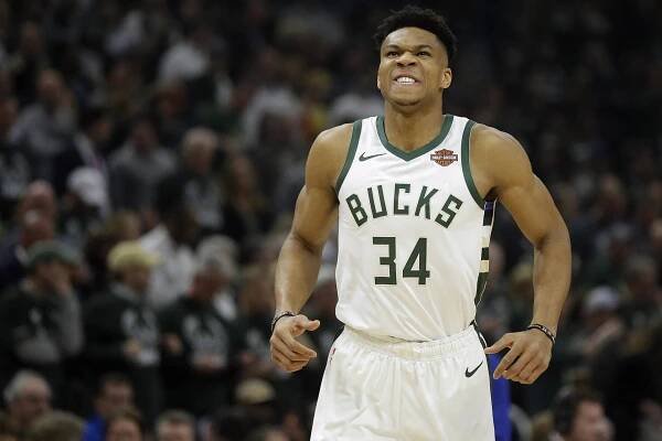 Giannis Antetokounmpo Wallpaper