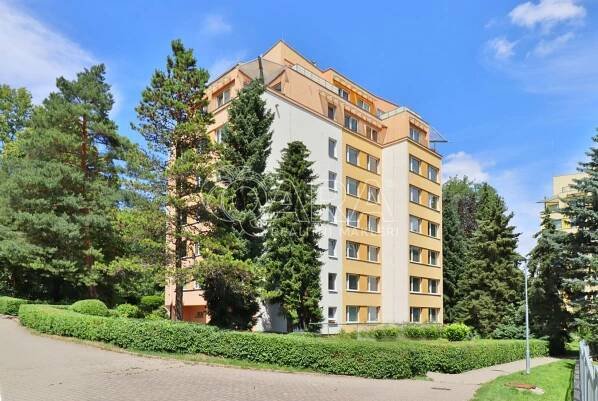 Pronájem bytu 1+kk, 33 m2 na klidném místě blízko lesa, Praha 8 – QARA