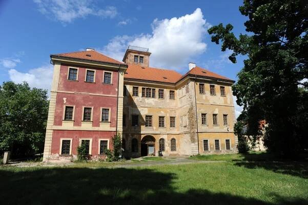 Kunratický zámek | Oficiální web městské části Praha - Kunratice
