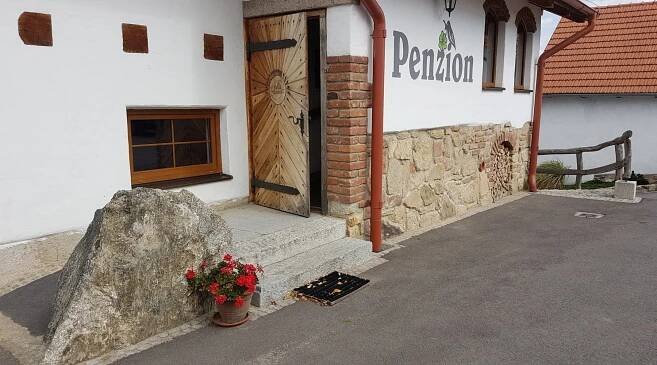 PENZION OSADA HAVRANU - Prices & Ranch Reviews (Hnanice, Czech Republic)