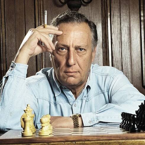 Frederick Forsyth: Od reportáži o hladomoru ke světově proslulým špionážním thrillerům
