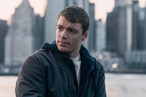 Gabriel Basso as Peter Sutherland