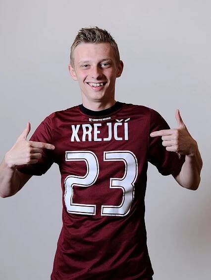 Ladislav Krejčí takhle pózoval pro Sport Magazín ve sparťanském dresu