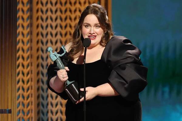 Jessica Gunning Says Kathy Bates and Jodie Foster Were Among Stars on Her 'Vision Board' as She Beats Them for 2025 SAG Award