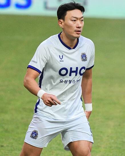 Kim Jeong-hyun (footballer)