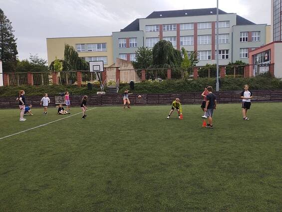 4. B – Rozloučení s rodiči a spaní ve škole - ZŠ Habrmanova