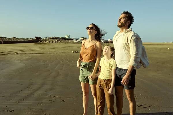Silvia Alonso, Maia Zaitegi, Paco León - Sin instrucciones - Z filmu