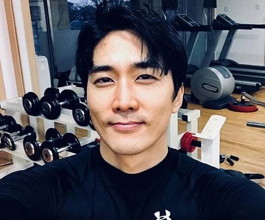 Song Seung-heon Biography - Facts, Childhood, Family Life & Achievements