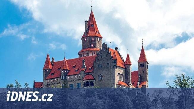 Bouzov se rozduní hity Kabátů či Wanastowek. Na Hrady CZ dorazí i Cristovao či Marpo