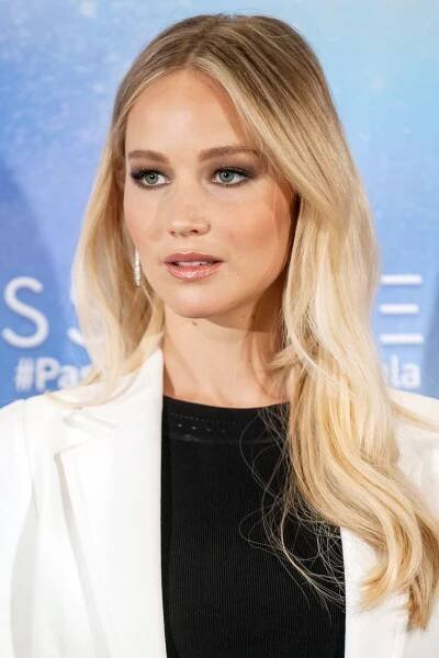 Neutral classic. High crease extension for a modern look. in 2025 | Jennifer lawrence hair, Jennifer lawrence, Hair styles