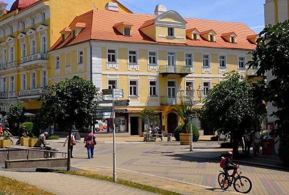 Soubor:Františkovy Lázně Národní 1 (1).jpg