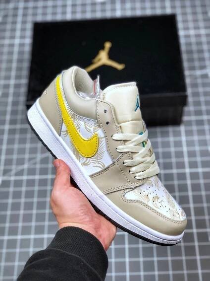 Air jordan 1 low light orewood brown/amarillo-white-laser blue
