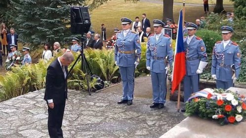 Politici i církevní hodnostáři uctili v Sezimově Ústí památku Edvarda Beneše - Novinky