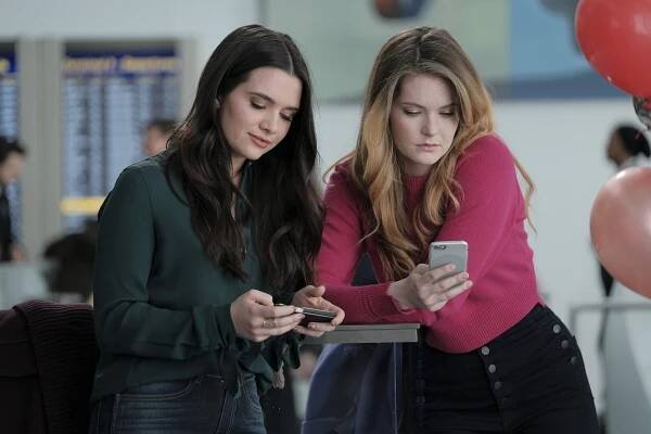 Troufalky - Feminist Army - Z filmu - Katie Stevens, Meghann Fahy