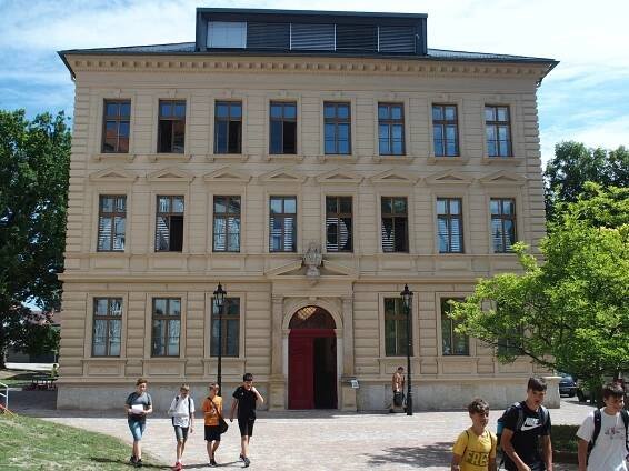 OBRAZEM: Stříhání pásky. Knihovna Kutná Hora se dočkala slavnostního otevření