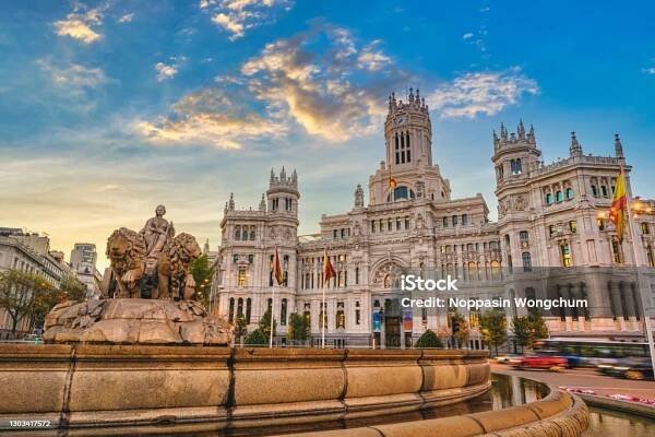 Madrid Španělsko, panorama města s východem slunce na náměstí Cibeles Fountain - Bez autorských poplatků Madrid Stock fotka