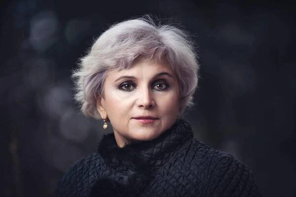 „Hovořit o tradiční rodině v době, kdy dítě může mít i tři matky, je k smíchu,“ říká advokátka Klára Samková....