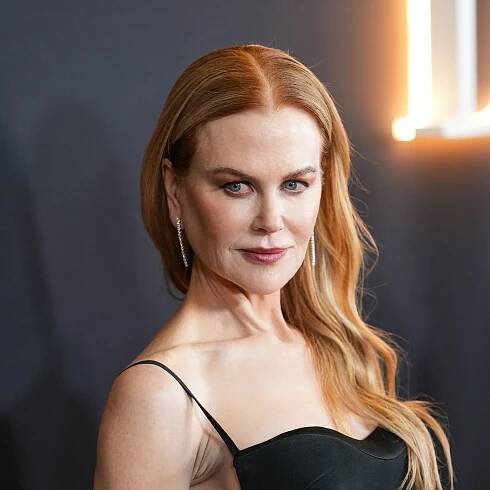 Nicole Kidman soaks up the sun in a tiny bathtub in new behind-the-scenes photo