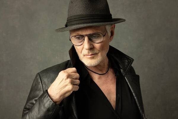 MICHAEL DES BARRES